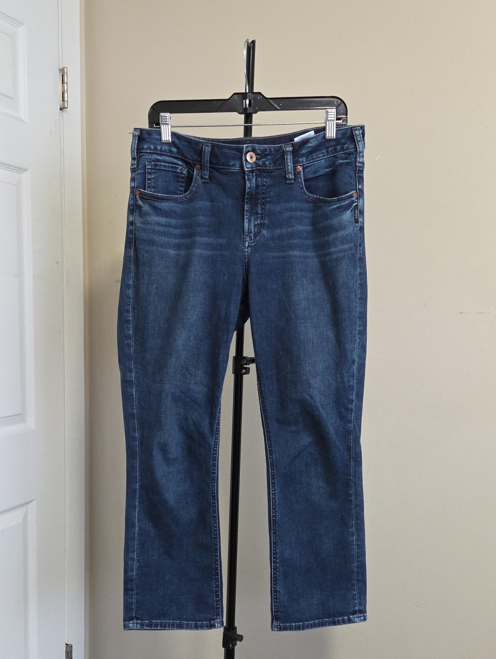 Silver Jeans Suki Capri Dark Blue Denim